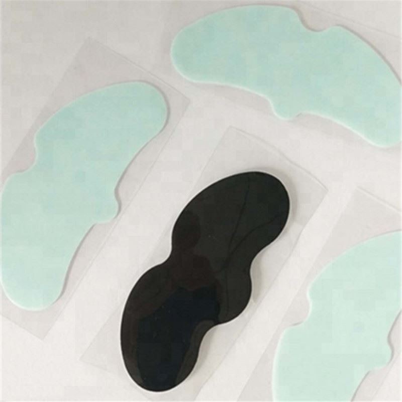 ノーズストリップからチャコールピールオフ