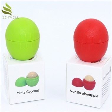 乾燥したひびの入った唇のための保湿リップバーム